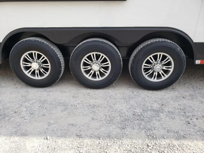 8.5' x 40' White Gooseneck Concession Food Trailer 10 8.5' x 40' White Gooseneck Concession Food Trailer - Image 10