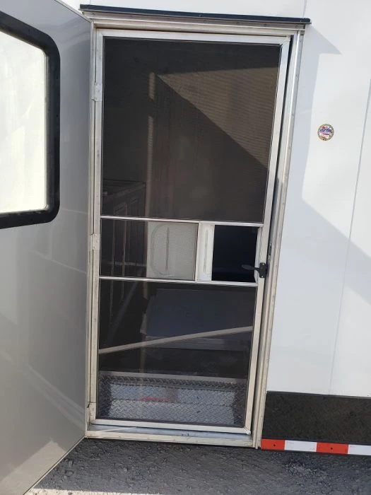 8.5' x 40' White Gooseneck Concession Food Trailer 4 8.5' x 40' White Gooseneck Concession Food Trailer - Image 4