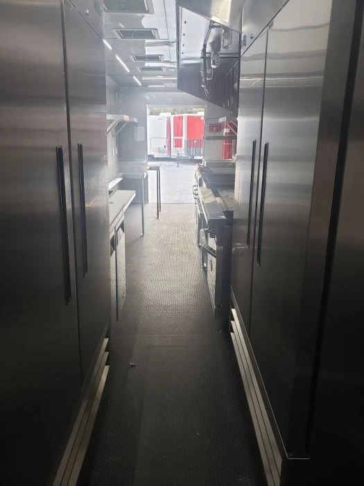 8.5' x 40' White Gooseneck Concession Food Trailer With Appliances 8 8.5' x 40' White Gooseneck Concession Food Trailer With Appliances - Image 8